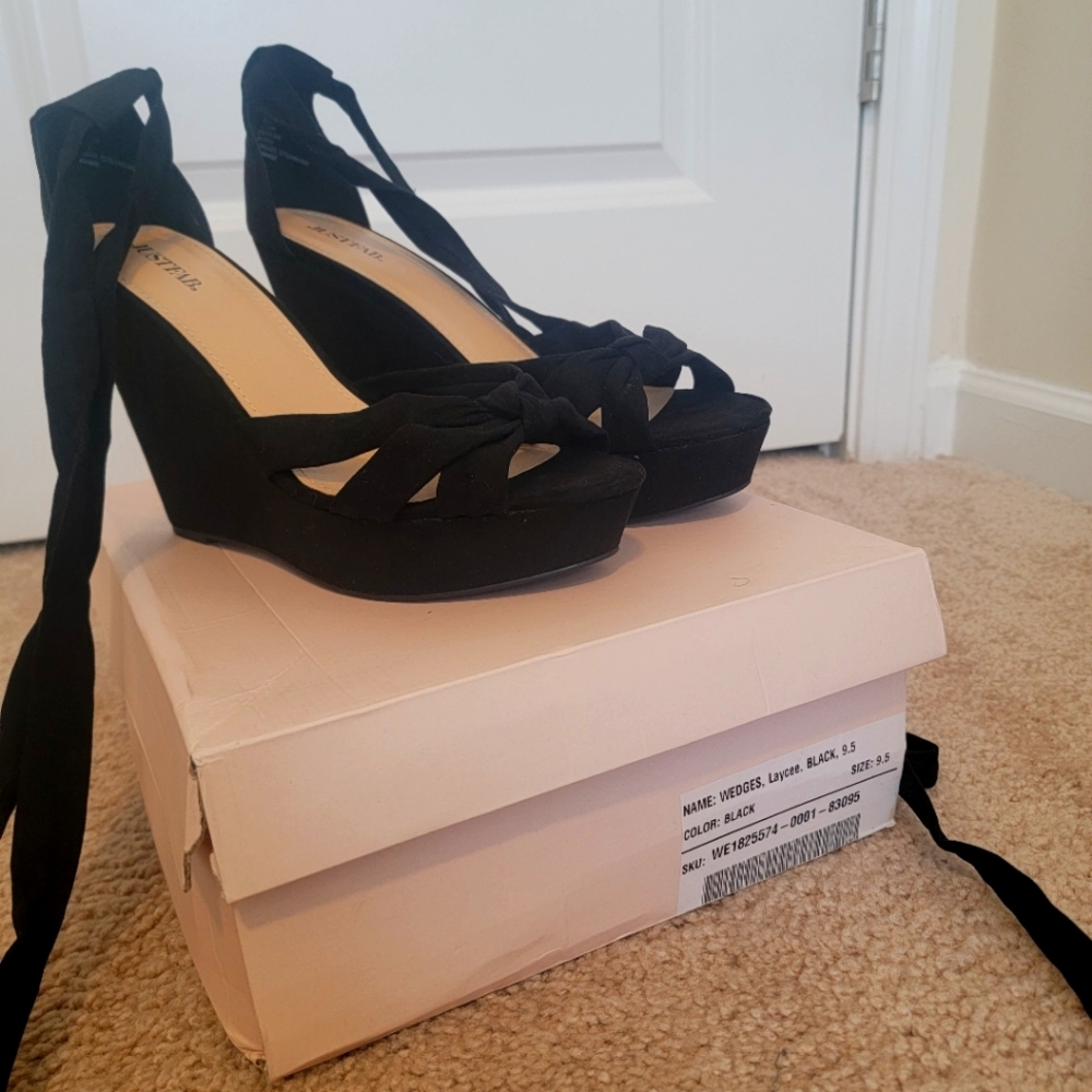 Strappy Black Wedges
